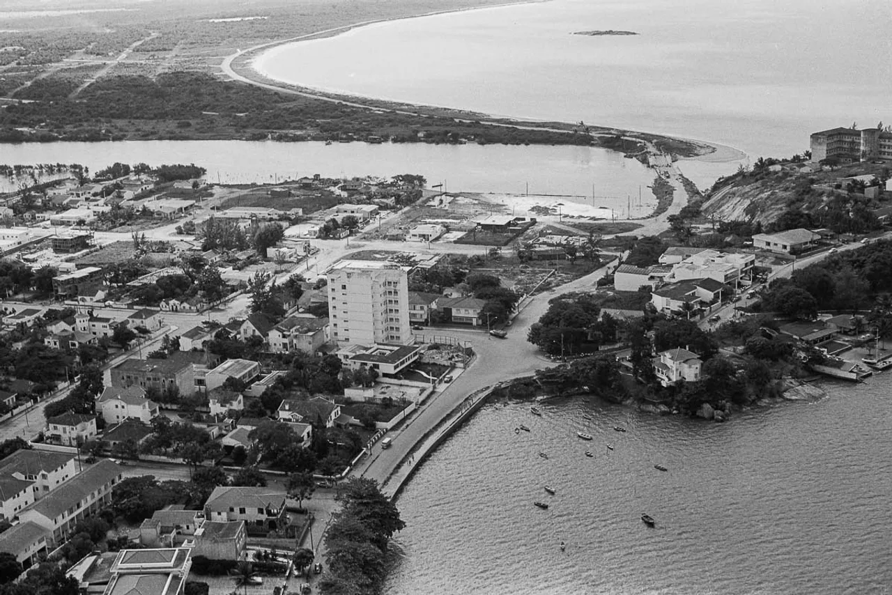 Praia do Canto em fotografia histórica, 13 de 39